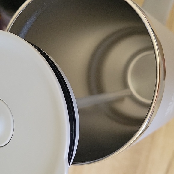 Hydroflask 32oz Tumbler - Picture 6 of 6